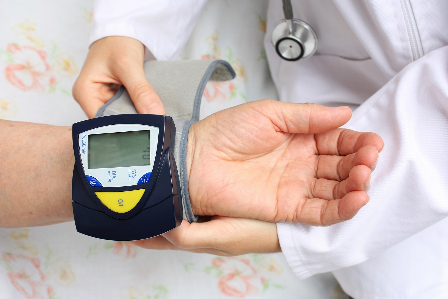 專業(yè)生產PVC護套、銅排、鋁排、新能源電池銅/鋁軟連接-人禾電子